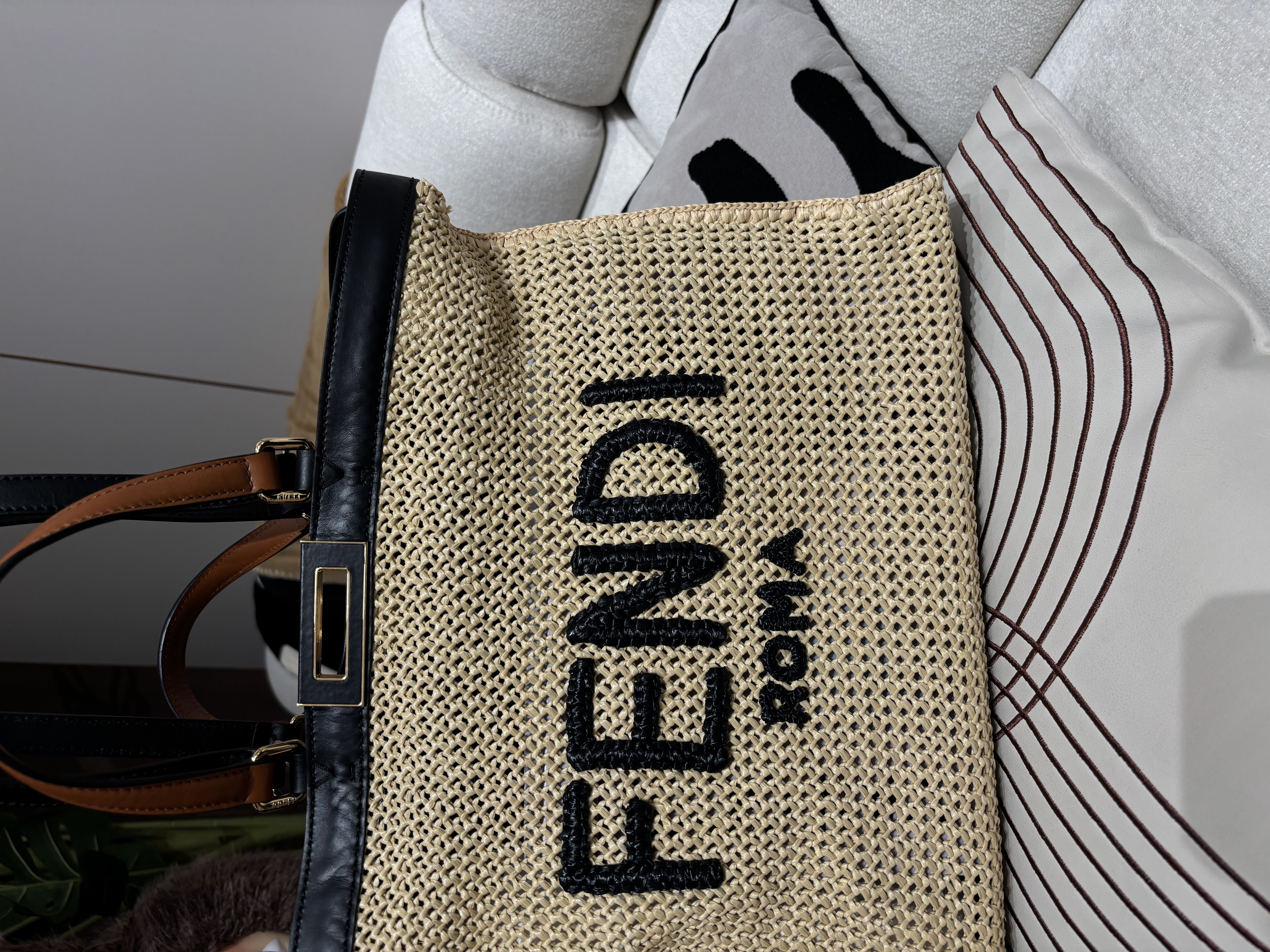 Fendi kids peekaboo X tote bag raffia leather 95%new 