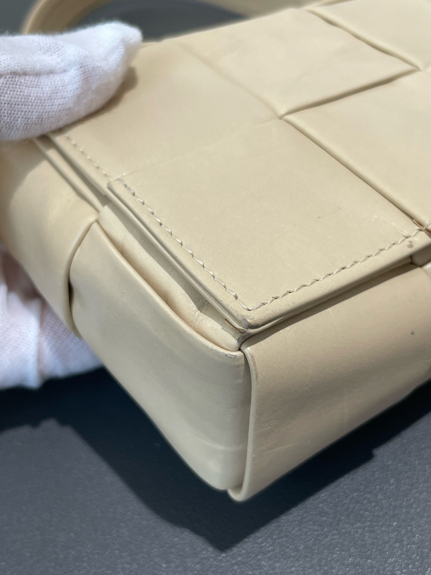 【預訂貨品】BV Candy Cassette六格米黃色編織包 