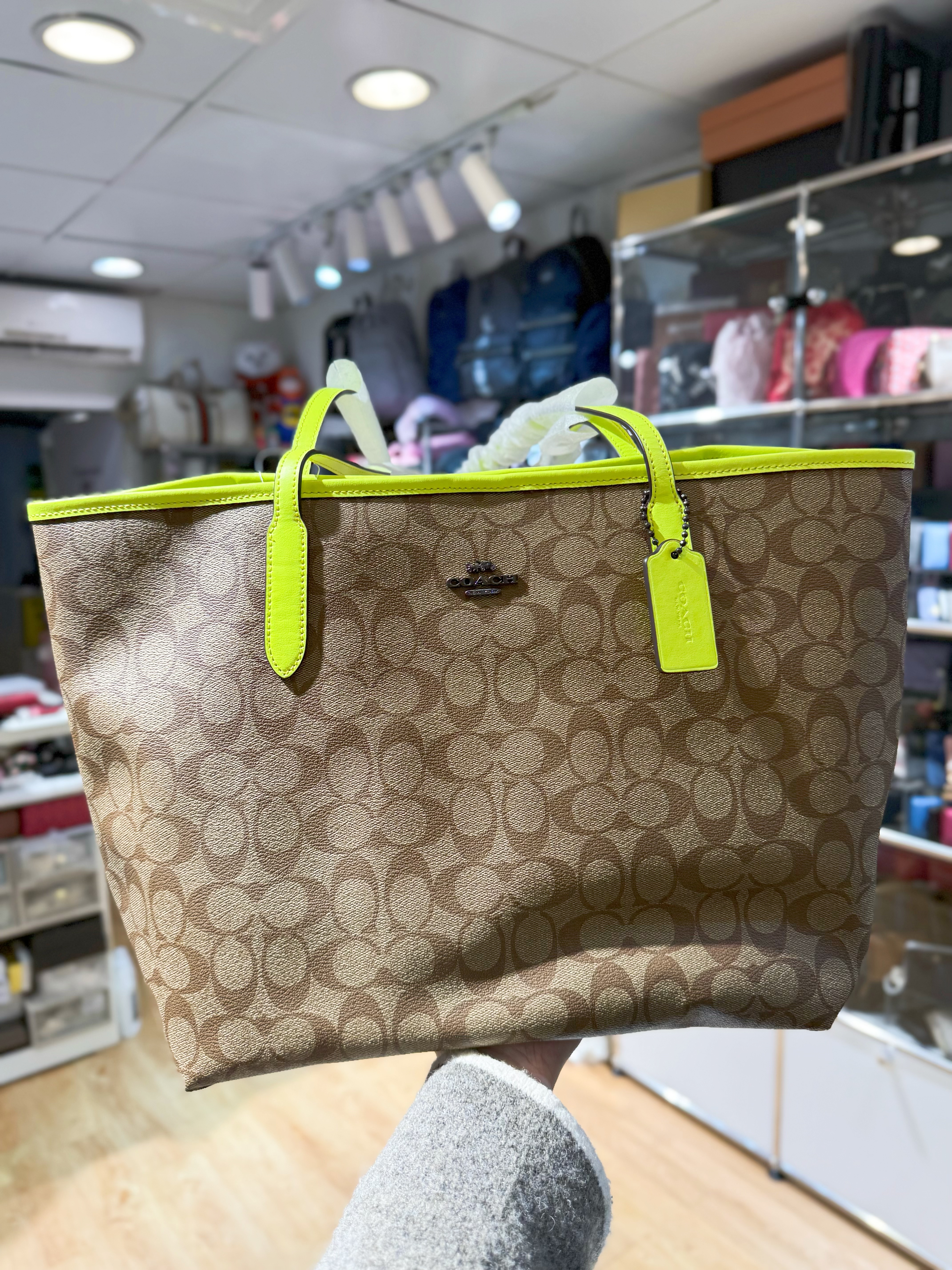 Coach City tote logo/m/yellow