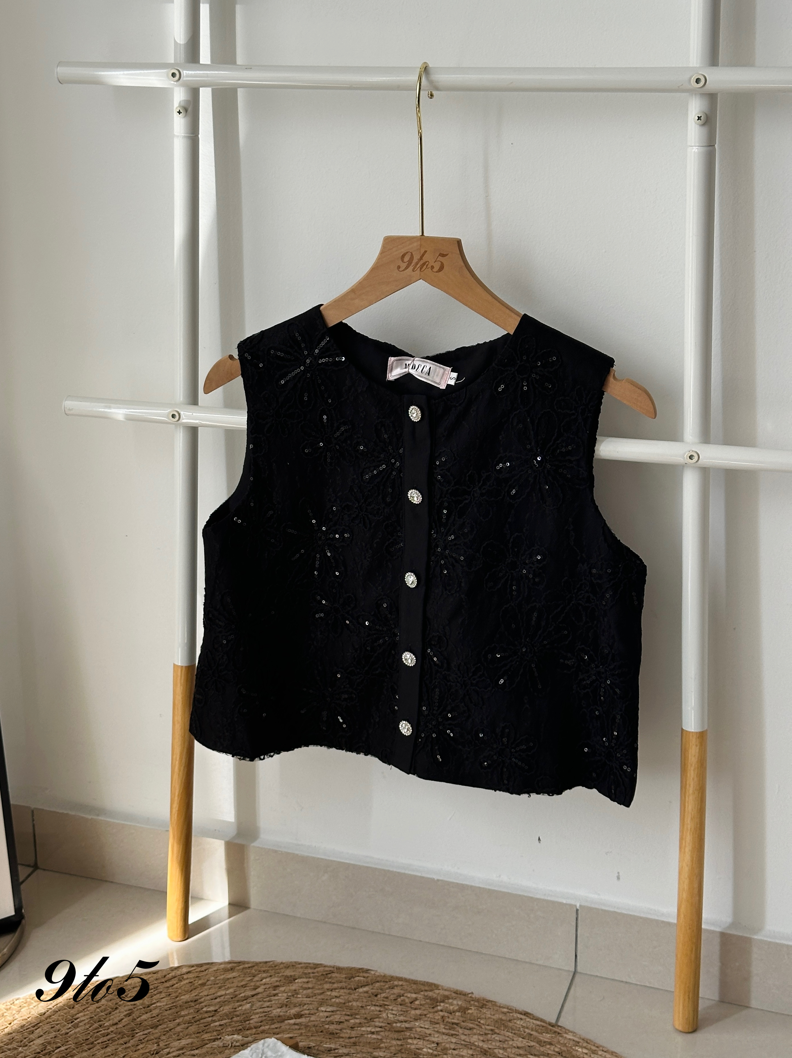 T3959 Sleeveless Floral Top - 3 Colors