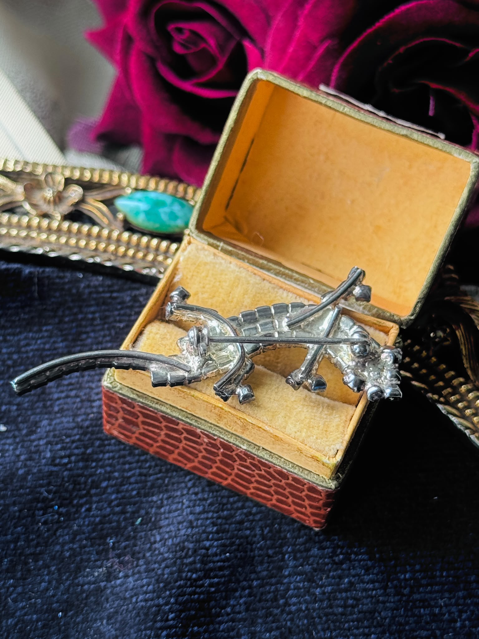 Vintage Sparkling Rhinestone Lizard Brooch (MT2610)