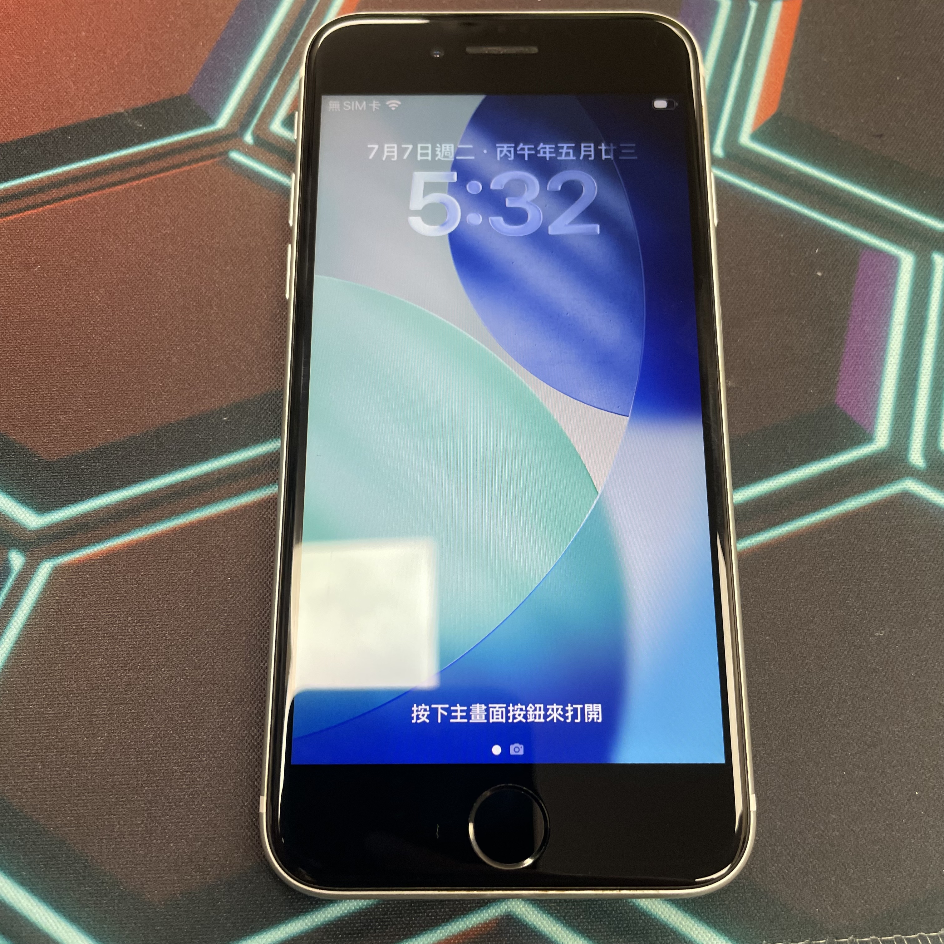 *7003 SE 2 完美機 128GB 電70 白色 white