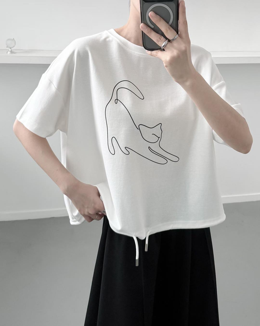 線條貓貓束腳Tee