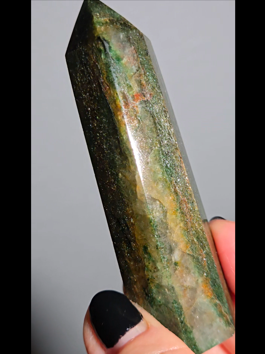 Sparkly green mica fuchsite tower - MCA63