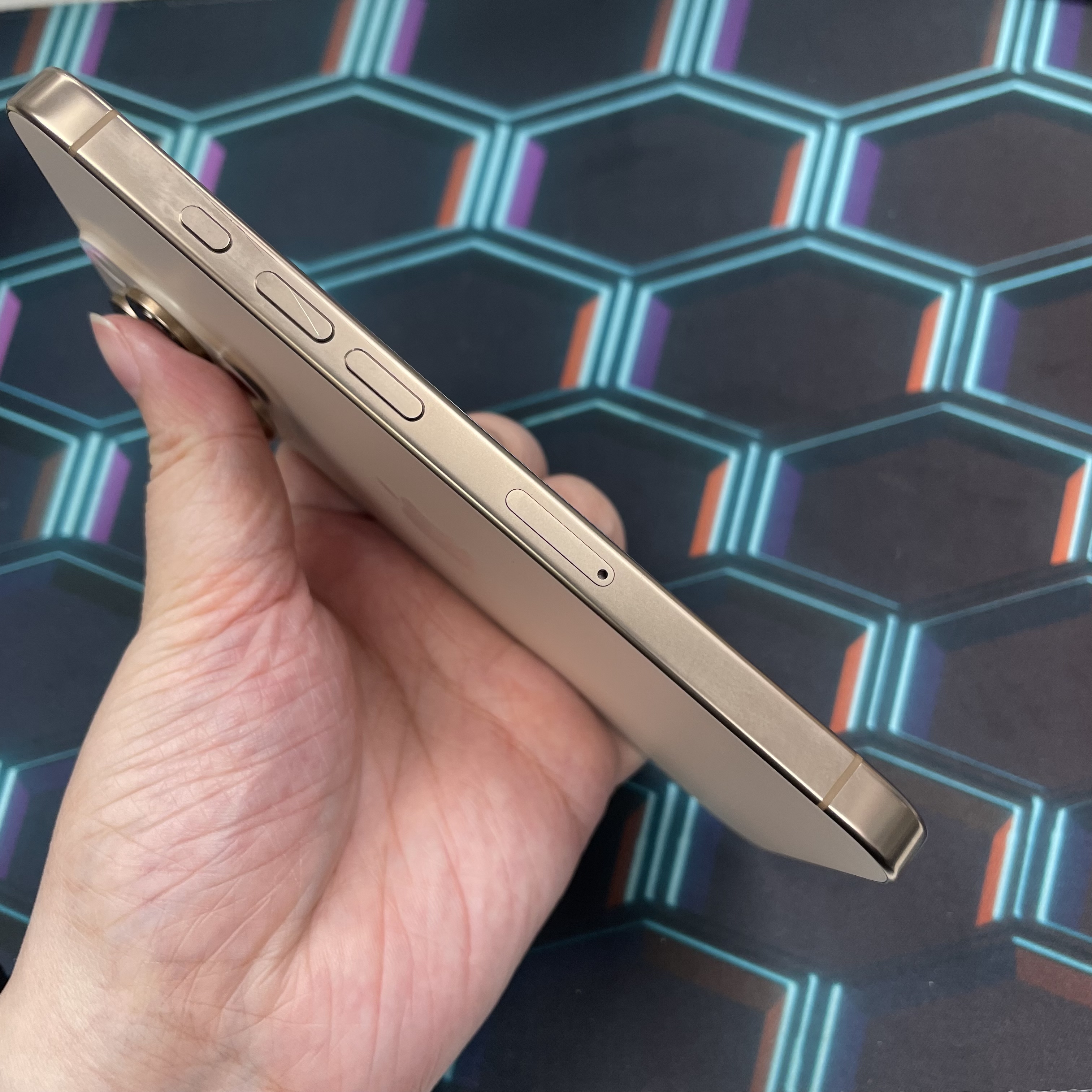 *6340 16 pro 完美機 256GB 電90 沙色 gold