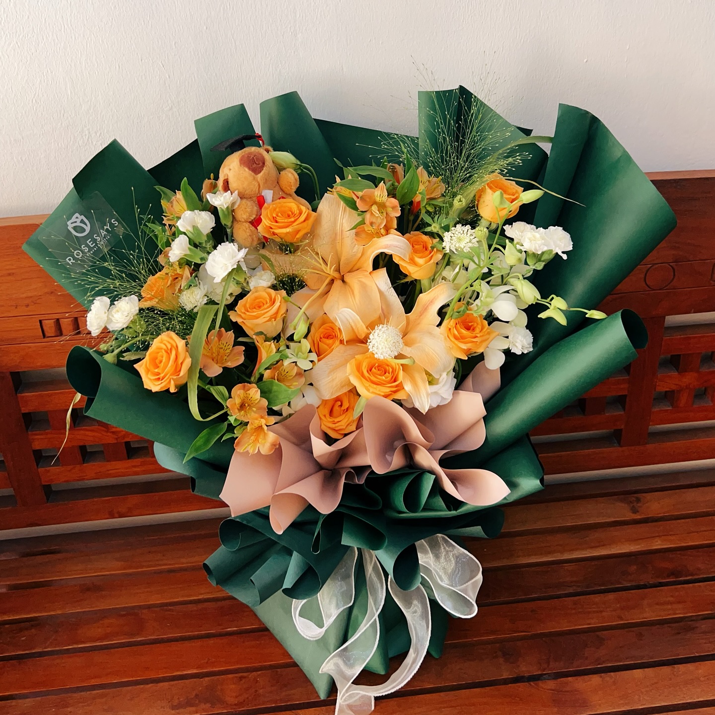 Graduation Lily Bouquet (Cabybara)