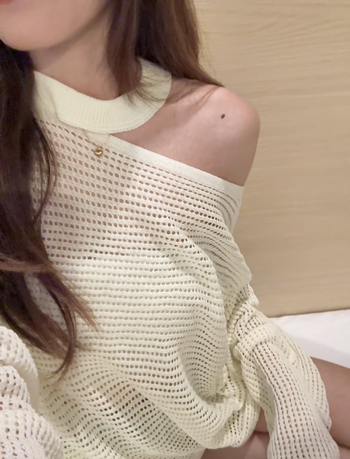 气质挂脖露肩镂空长袖上衣R2977