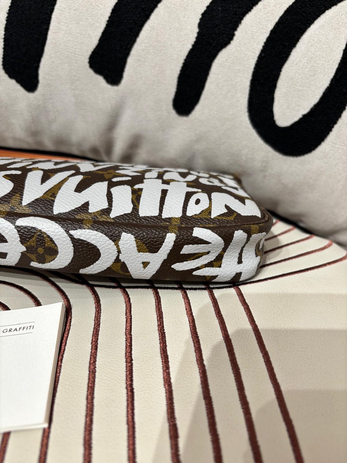 LV Stephen Sprouse Graffiti Pochette Bag 限量版 100%Authentic, 98%New ✅Dust Bag ✅Box