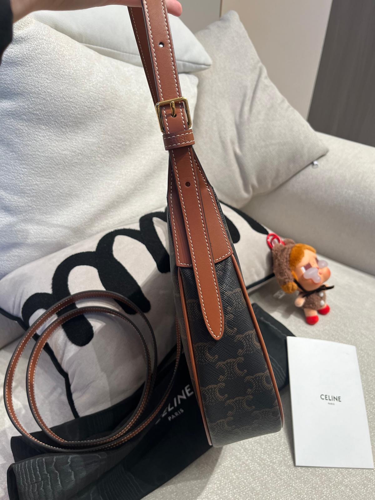 CELINE HELOISE HOBO 100%Authentic,98%new   ✅專門店收據✅2 Strap✅Dust bag 