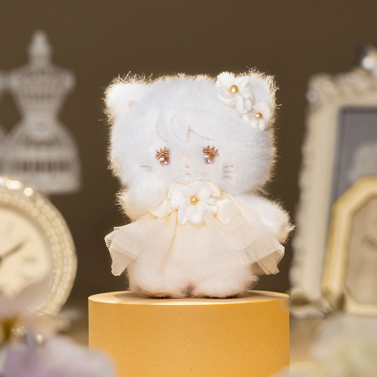 🎀【預訂】Lil ala mode 白色花公仔掛飾 - Mousse