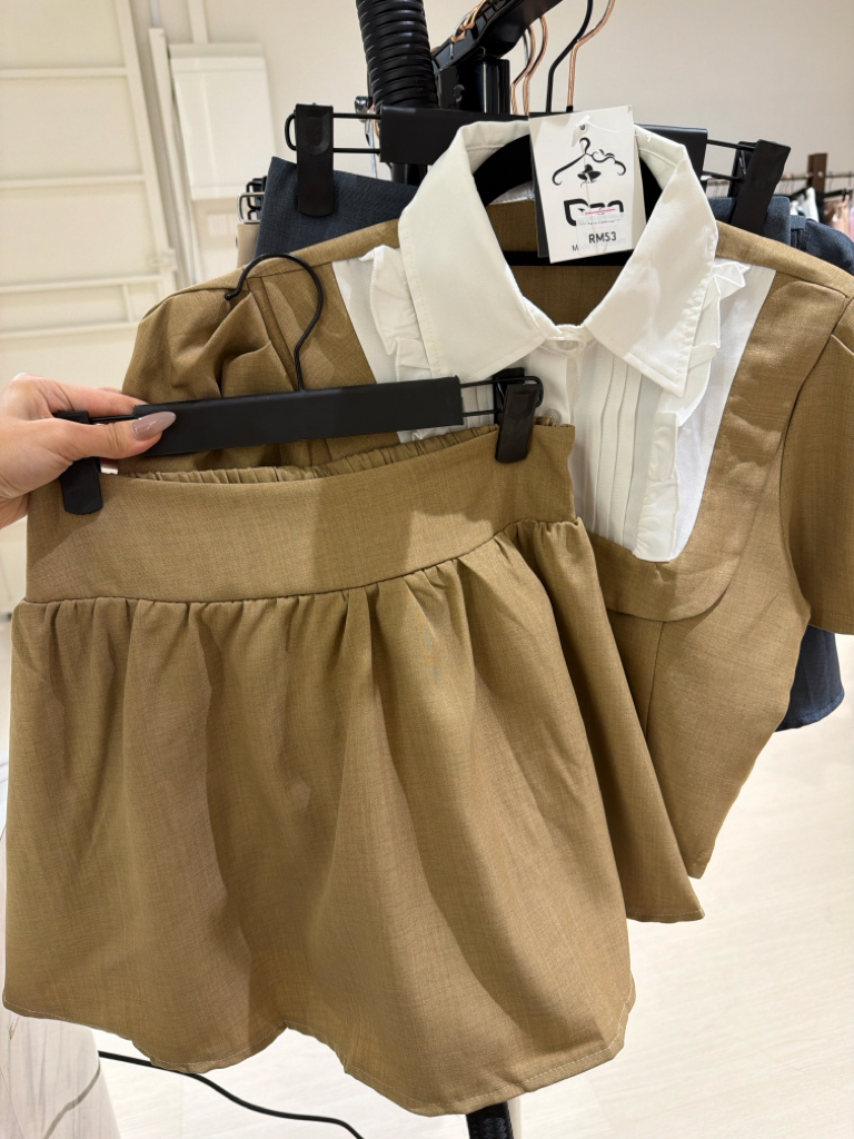 復古風翻領優雅A字套装