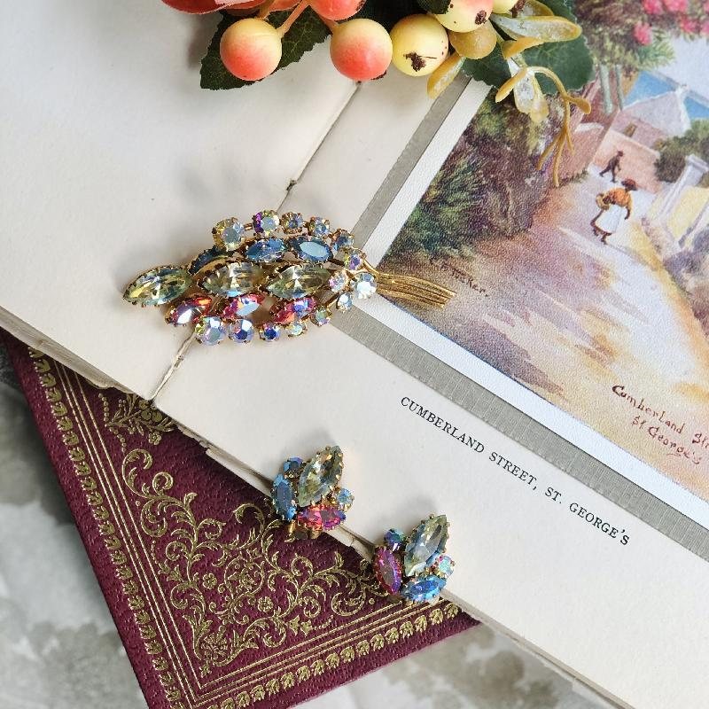 C.a. 1950s Multi-Colour Aurora Borealis Foliage Brooch and Clip Earrings Jewelry Set(MT1870)