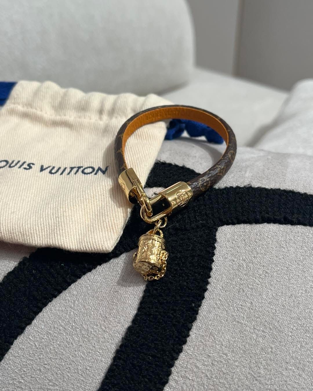 Lv bag charm bracelet size 17cm  100%Authentic ,未使用品 ✅dust bag 