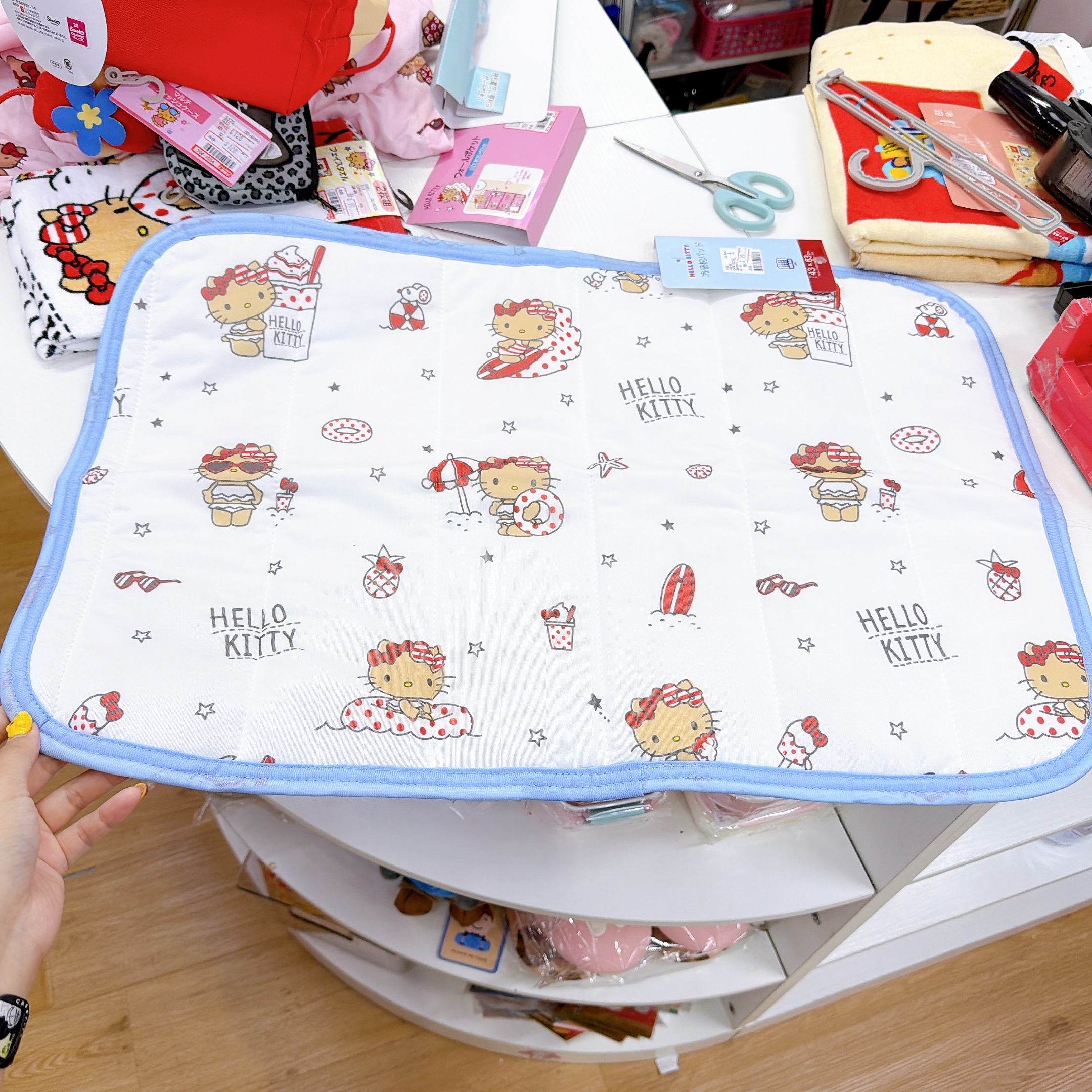 日本直送Hello Kitty夏天黑皮系列枕頭套