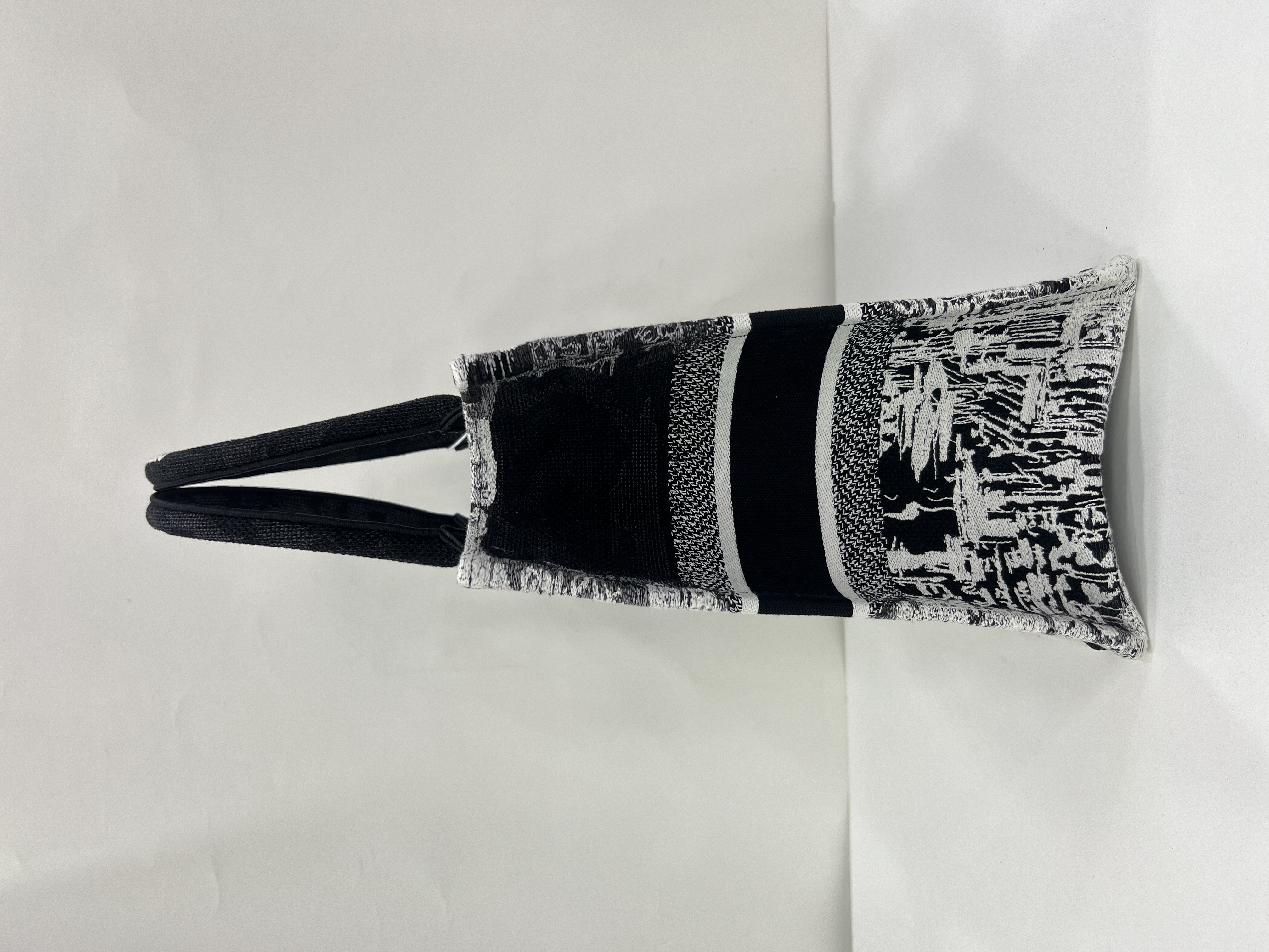 直播貨品 |  [1個-$100 2個-$300］E13