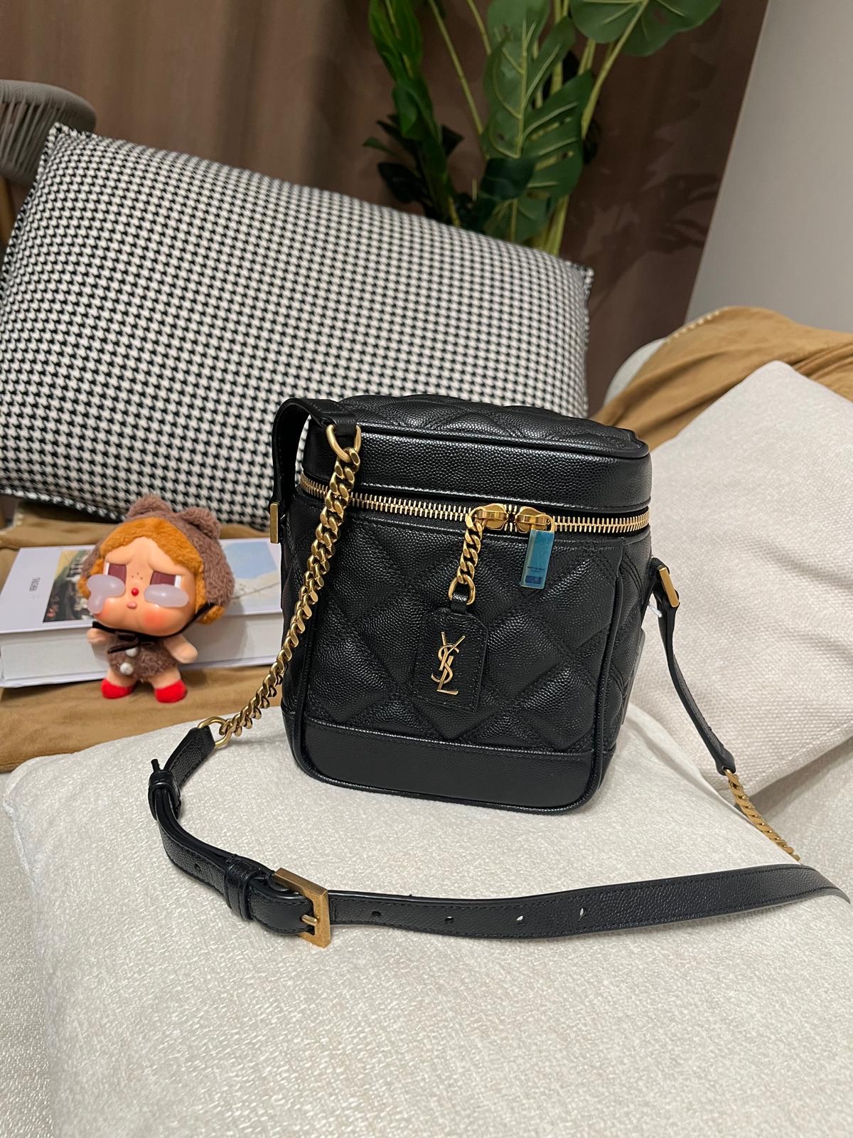 Ysl 80'S VANITY BAG IN CARRÉ-QUILTED GRAIN DE POUDRE EMBOSSED LEATHER 100%Authentic, 98%new ✅Dust bag