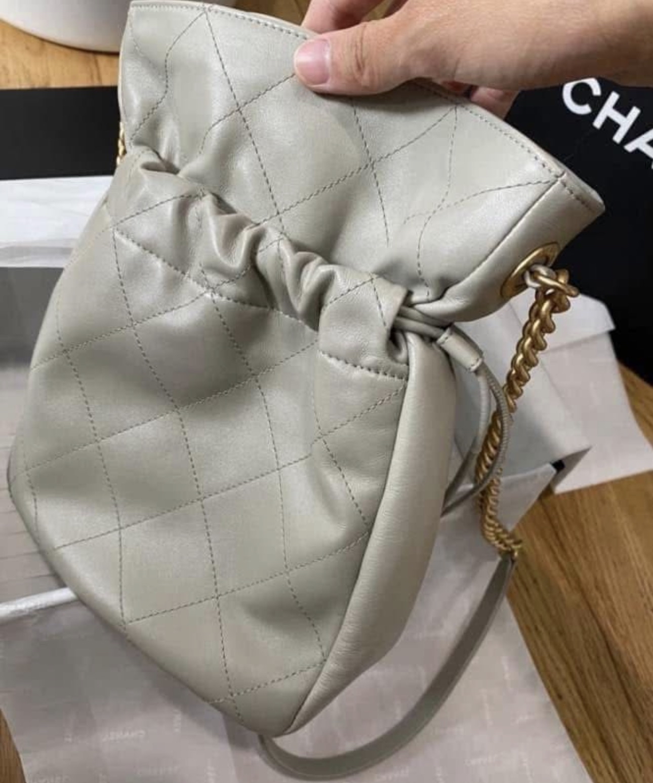 Chanel香奈兒菱格紋抽繩福包