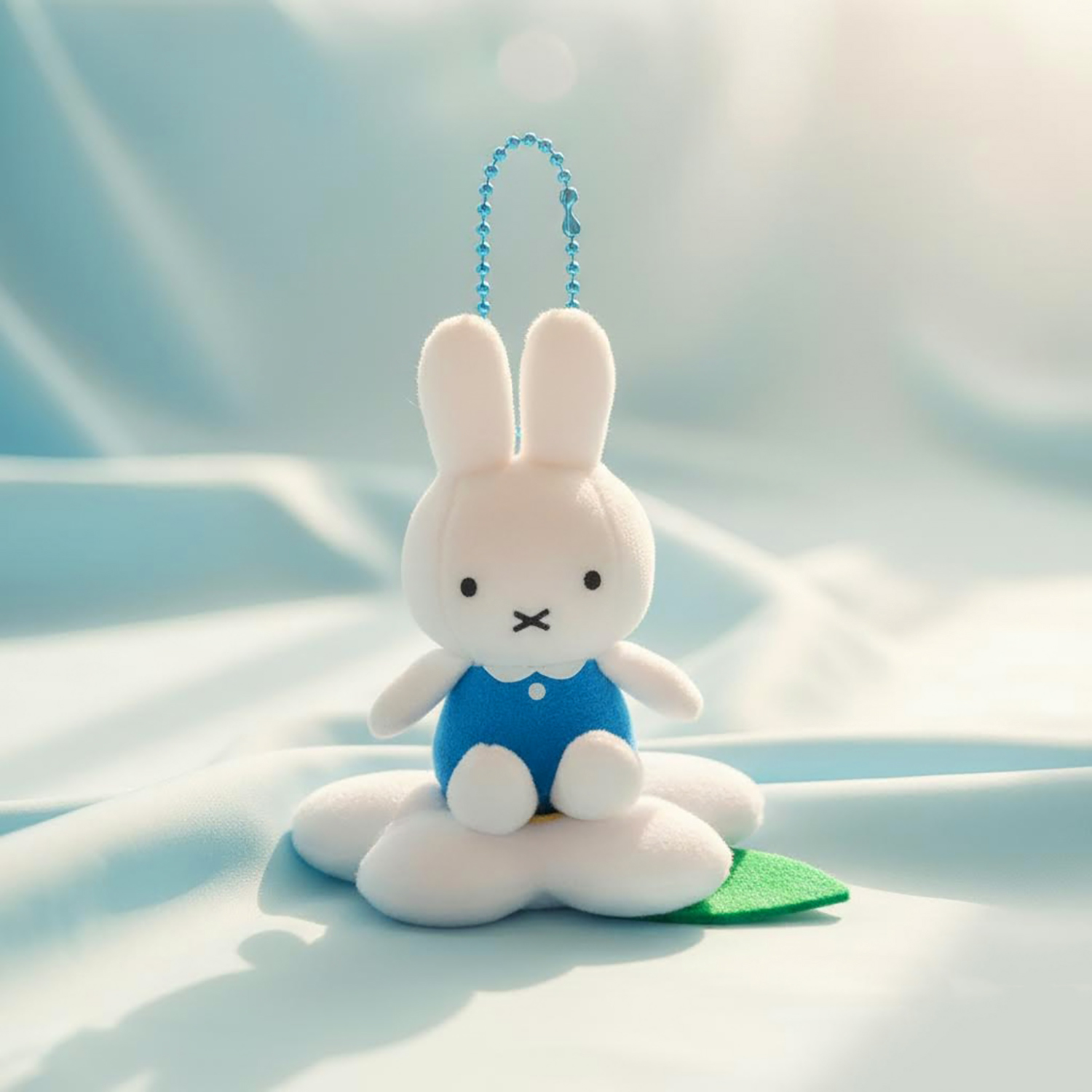 【預購7/26截單】Miffy - 公仔掛飾 (藍色白花坐姿款)