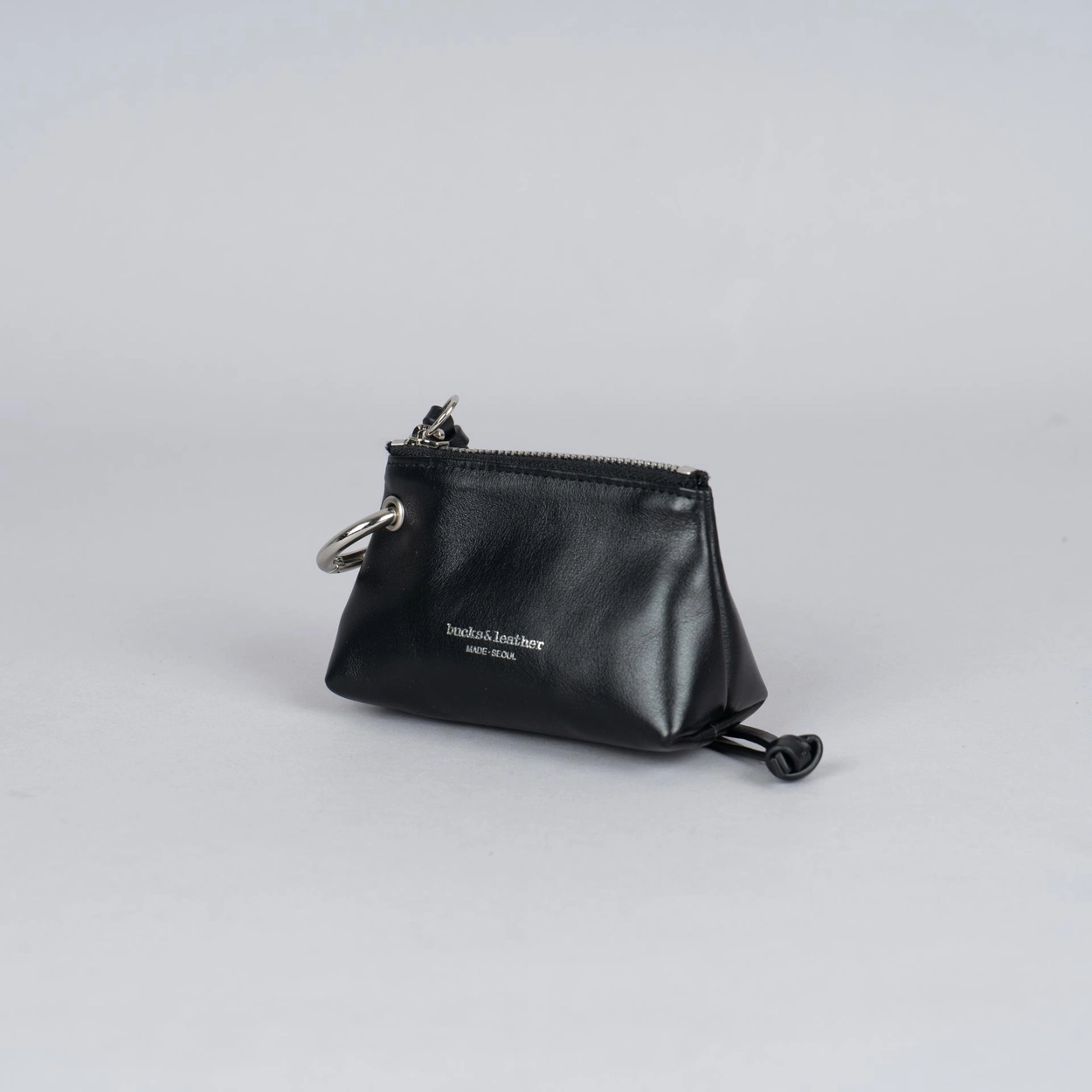 【26SS】 預訂_Angle Pouch By Bucks & leather
