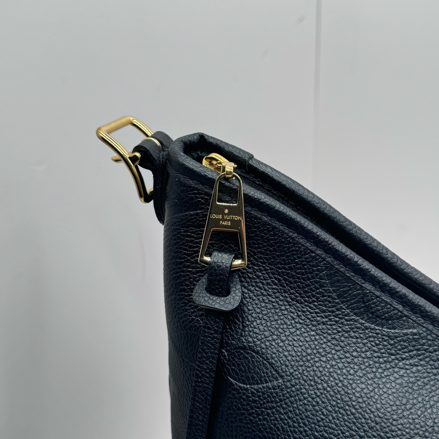 Pre-Owned LV Carryall / Product Code: 26040717