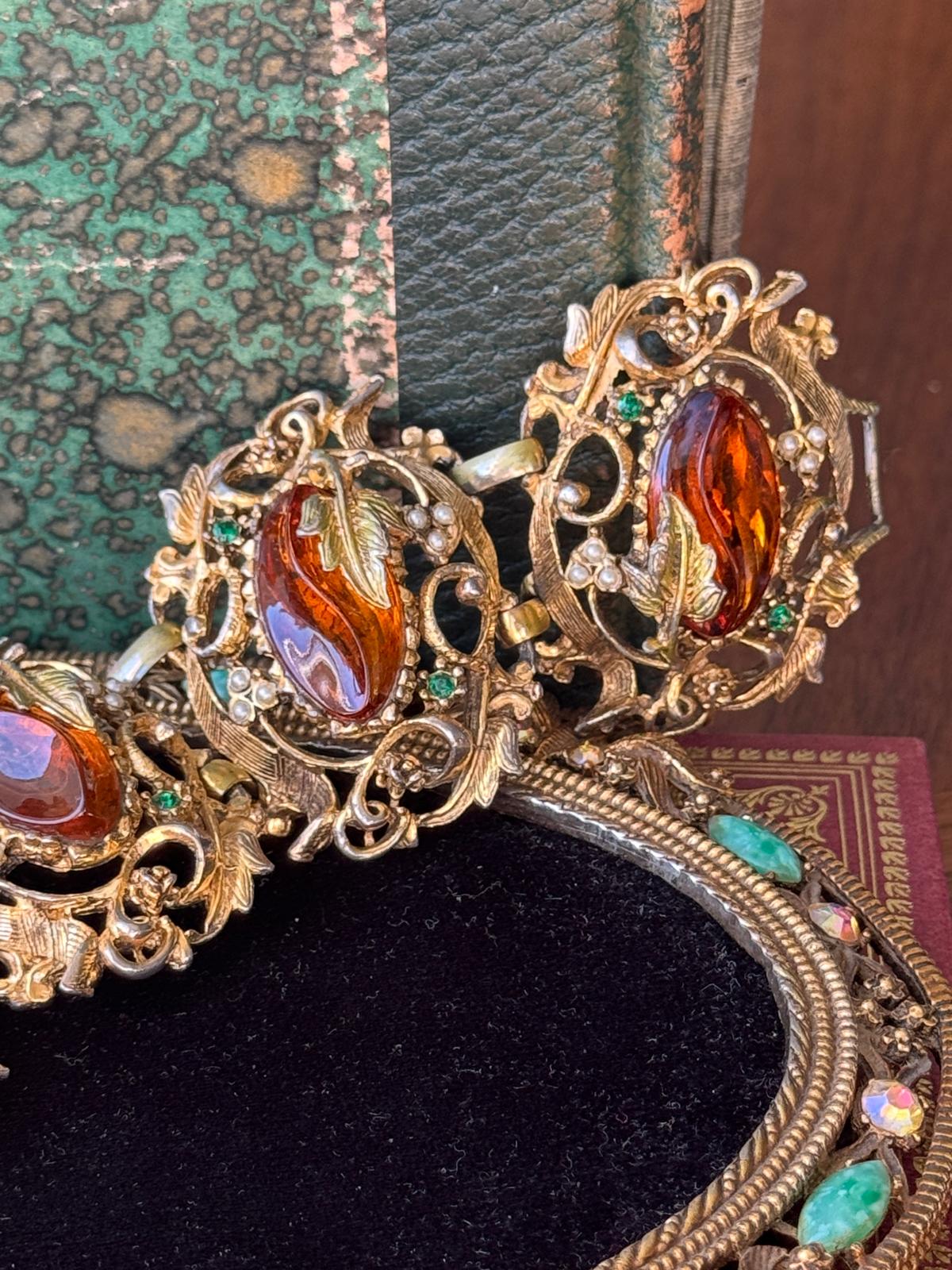Rare! 1950s Designer Quality Brown Glass Foliage Statement Bracelet  - 8"(MT2681)