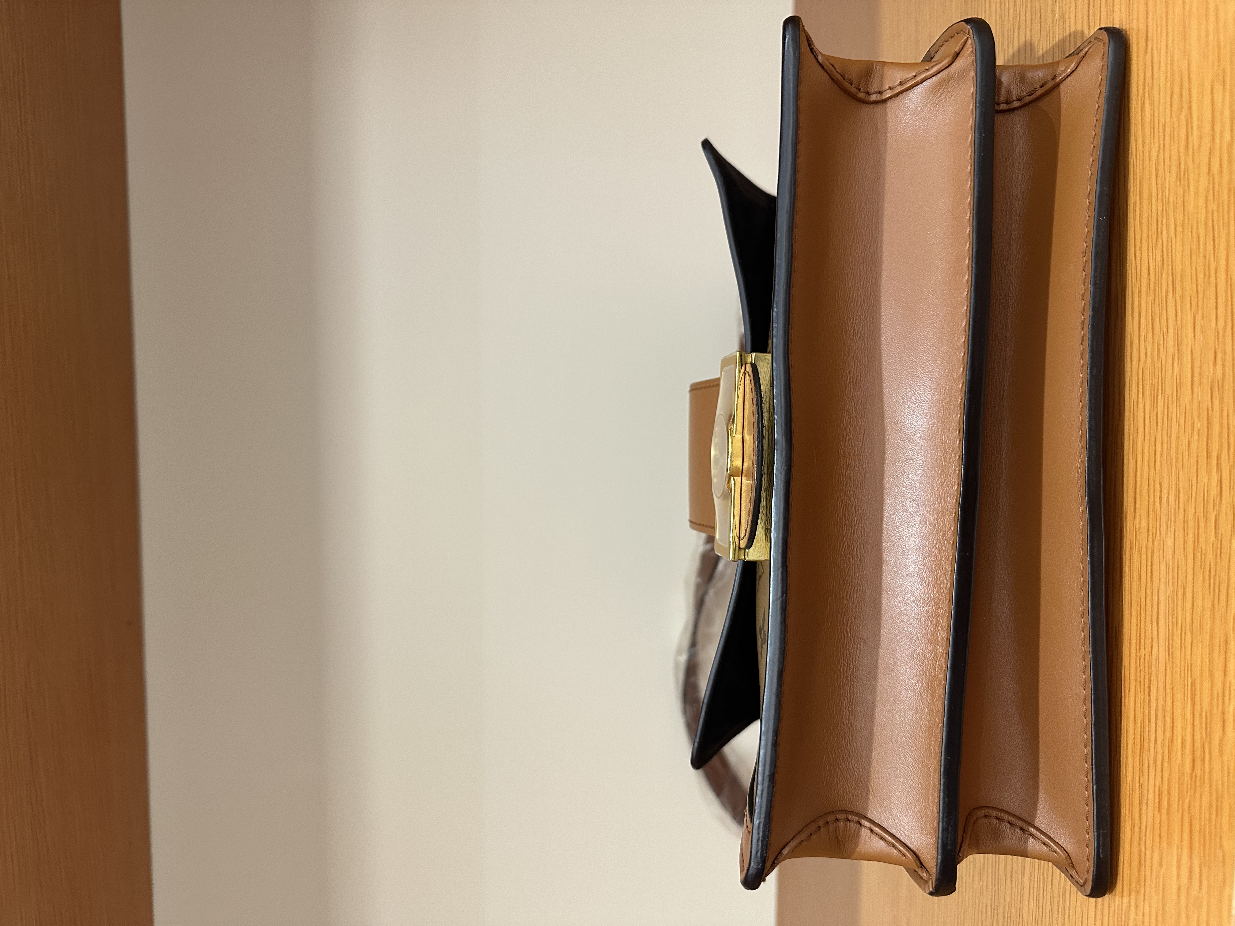 直播貨品 |  [1個-$100 2個-$300］HH22