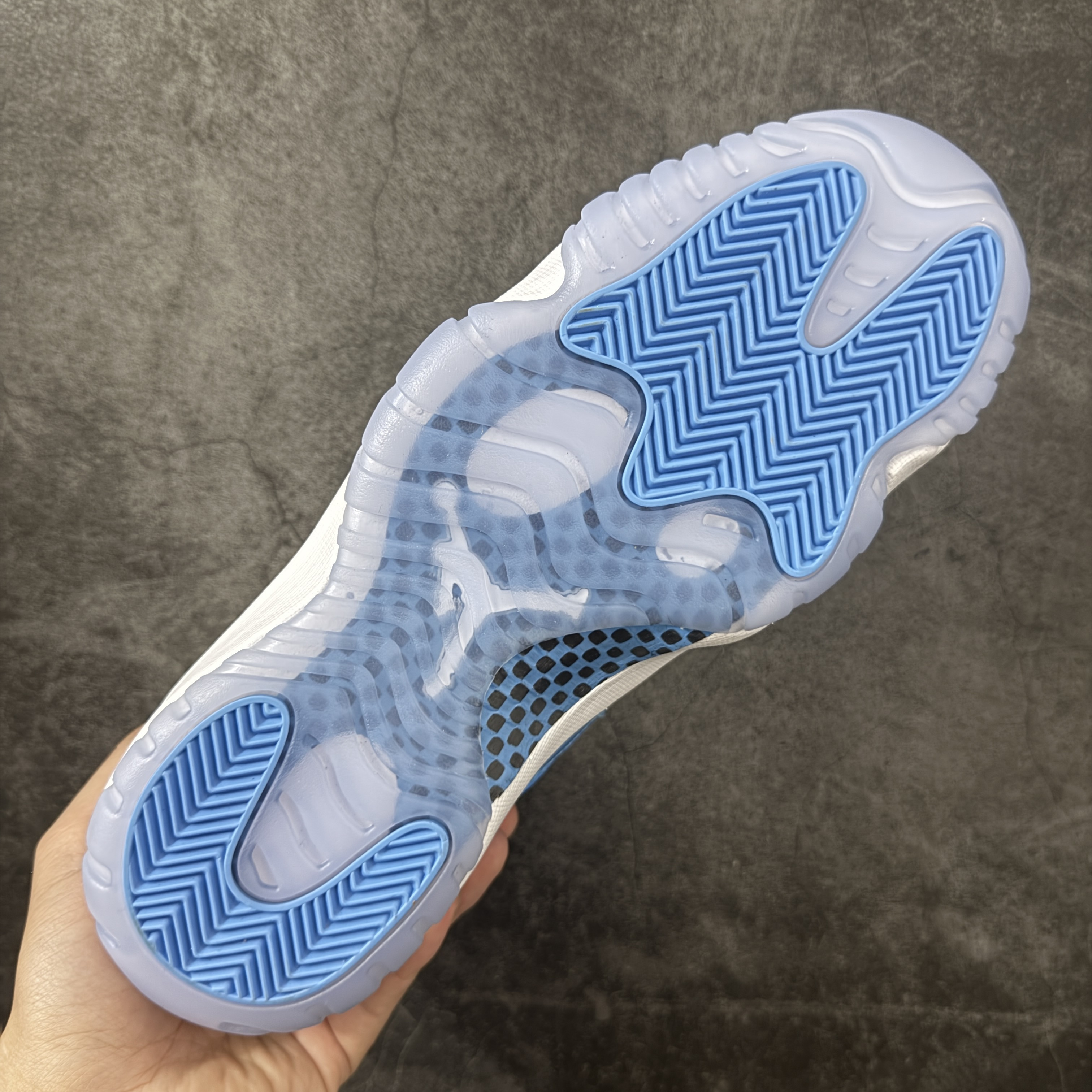 Air Jordan 11 Retro Low FV5104-100