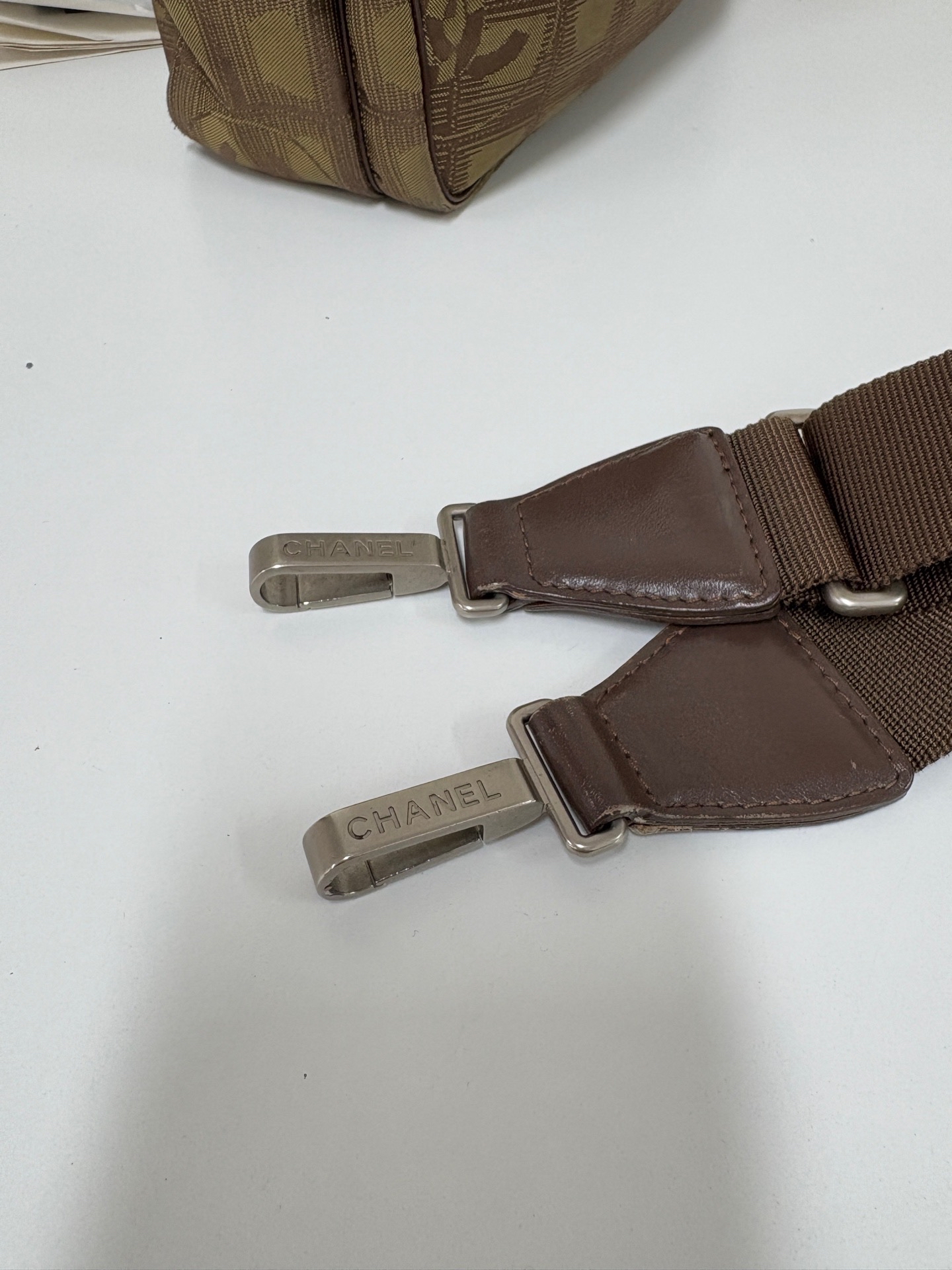 【預訂貨品】Chanel啡色冰格腋下包