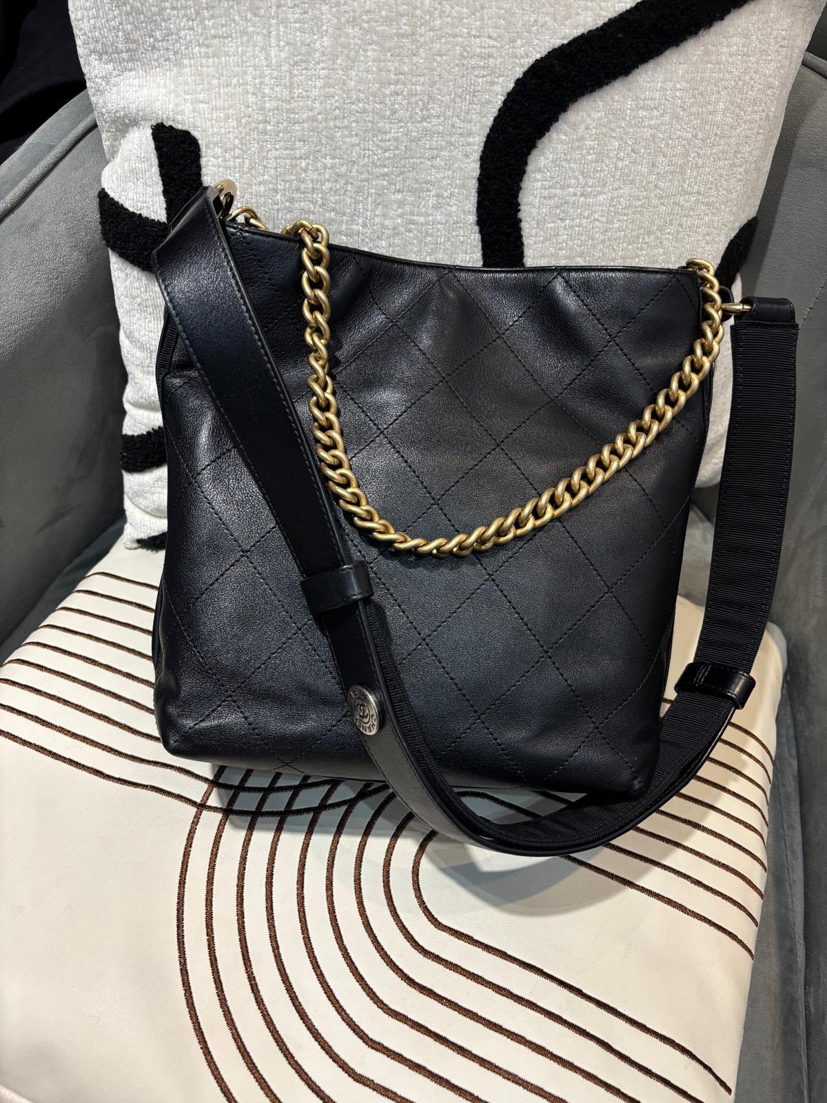 Chanel Button Up Hobo Bucket bag 100%Authentic, 95%New ✅收據✅card ✅dust bag 