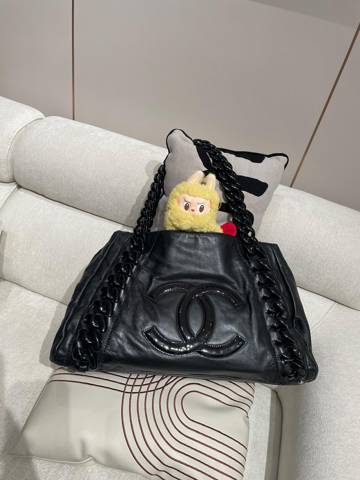 Chanel CC Logo Chain Shoulder Bag So Black 100%Authentic, 95%New ✅11貼✅Dust bag