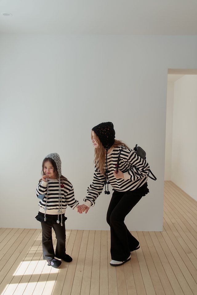 Momoann | Patch Sweatshirt (Black Stripe) with Mom