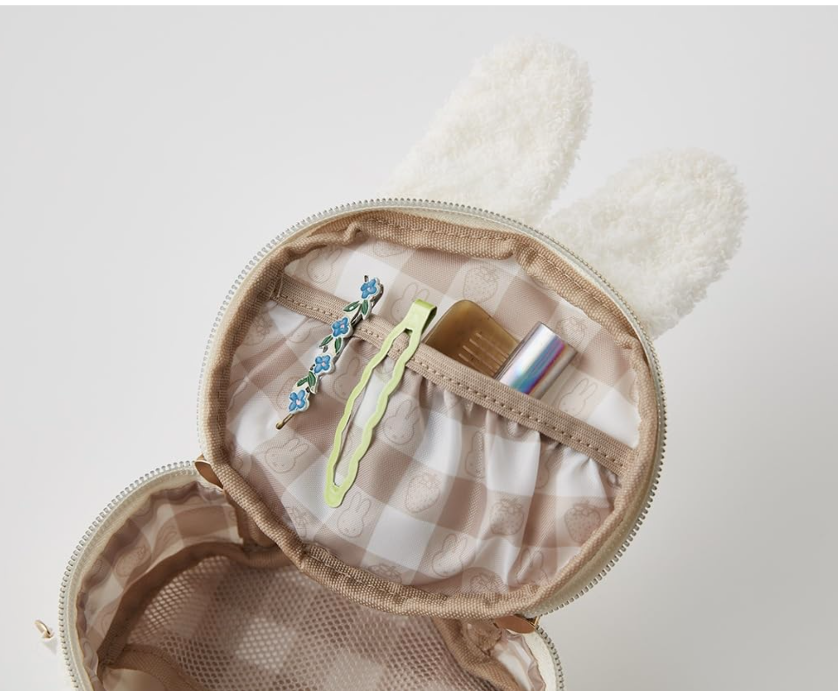 🐰Pre Order  - 雜誌附錄 miffy 草莓吊墜兩用手提袋及單肩袋 " 不連雜誌 "  ( 📦 大約3月中～底到貨, 若遇到缺貨或其它因素貨期會延遲 ）