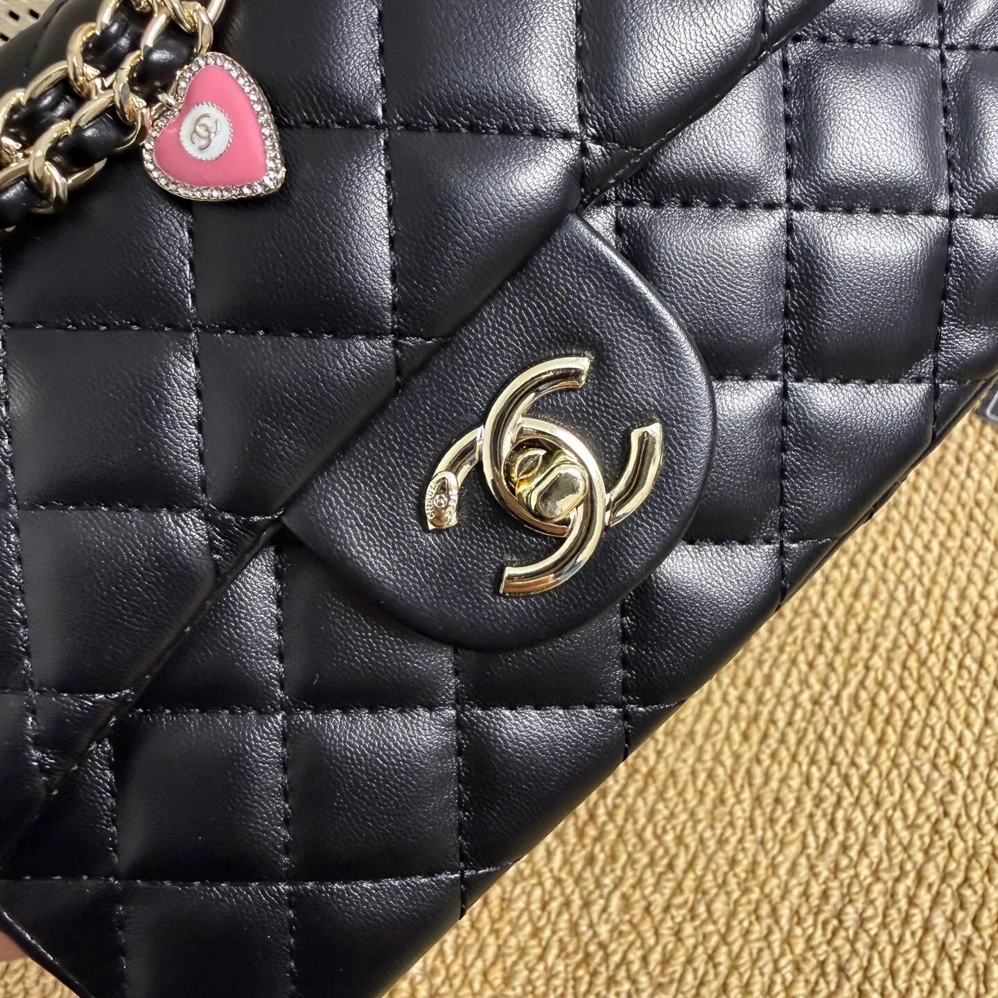 預訂 CHA*NEL 海外VIP限定禮贈 琺瑯心心小手袋