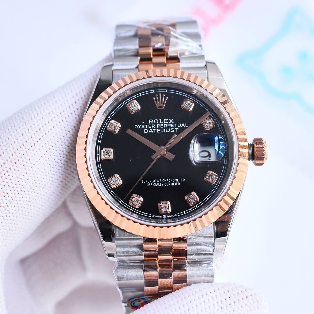 clean厂/C厂 劳力士 ROLEX 日志系列 🎮直径 36mm日志 ①:搭载一比一超级3235一体机芯 无卡度机芯装饰 机芯及其稳定 ②:整表904L精钢 /搭配ar厂钢带 以及ip真空电镀铂金牙圈 /掉色免费更换，狗牙圈唯一对版尺寸！ ③:表盘太阳纹无限接近原装 铽别是绿色！薄荷绿颜色对版！🎮 ④:全市场唯一日历字体对版 后续1-31号挨个字体真假对比 ⑤:唯一做到指针夜光/字钉夜光 做到同色 因为都是第三方工厂加工+自购瑞士 c1+c3夜光粉 ⑥:字钉/皇冠唛头钉 全白金电镀处理