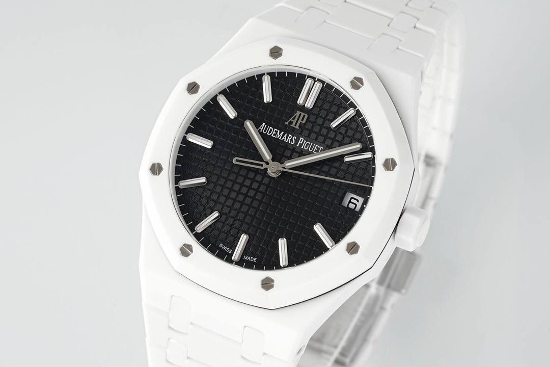 🚀新品爱彼15500全陶瓷款式全新到货，凭借陶瓷材质与cal.4302一体机复杂功能的结合，成为工艺与创新的典范，既延续了皇家橡树的经典美学，又突破传统材质限制，堪称现代高级制表的标杆之作💯