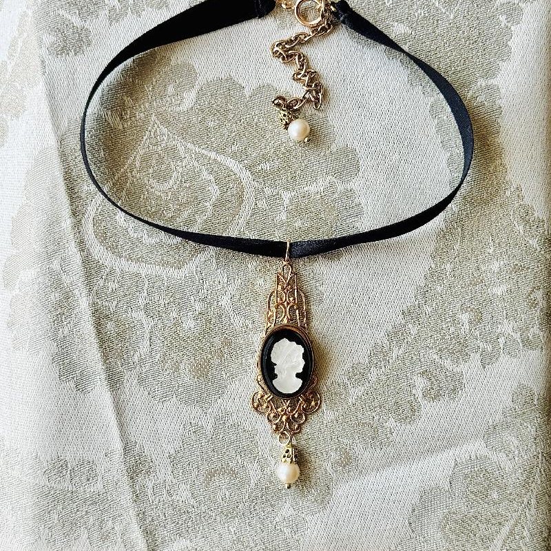 Vintage Recomposed Czechoslovakian Elegant Cameo Charm on Satin Ribbon Choker (NZ068)