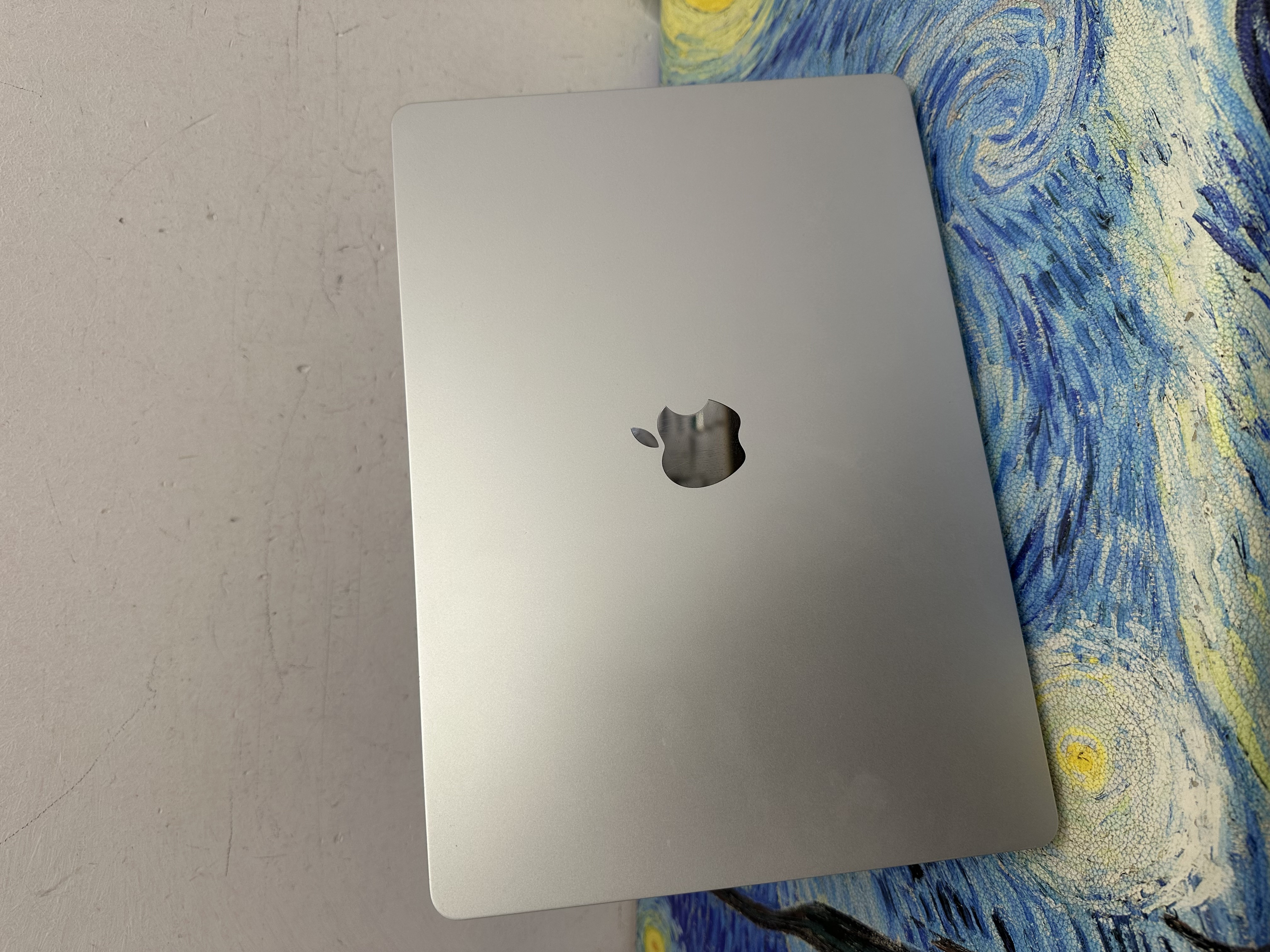 #6179 APPLE  MacBook Air M2 2023 M2 CPU/8GB Ram/256GB SSD/8核心GPU/Liquid Retina XDR Mon/15吋/銀色🩶/Laptop /Notebook / Gaming / 文書機 / Movie / Netflix