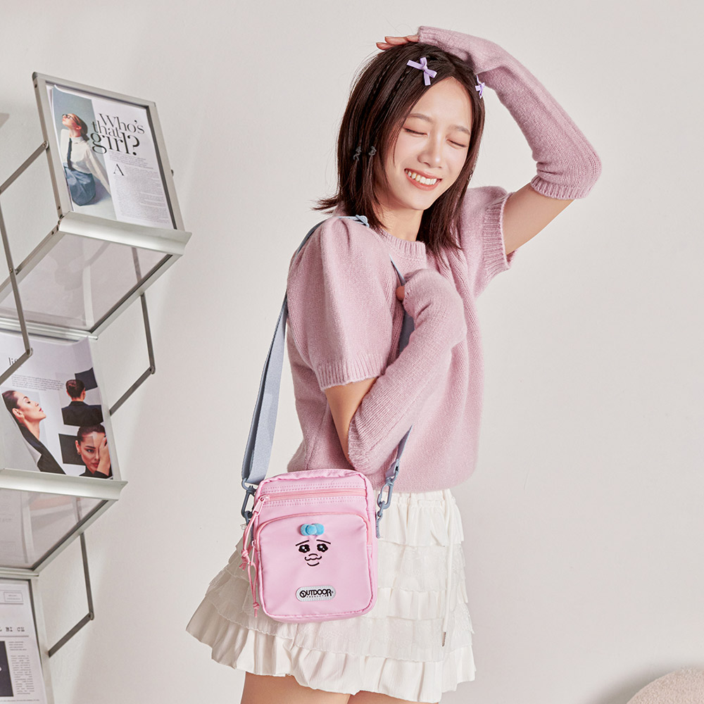 📦訂購 台灣限定 OUTDOOR Opanchu Usagi 褲褲兔 直式側背包