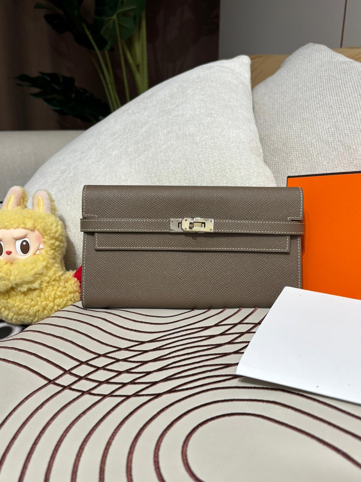 Hermes Kelly wallet STAMP D 大象灰 100%Authentic, 98%New ✅收據✅Box