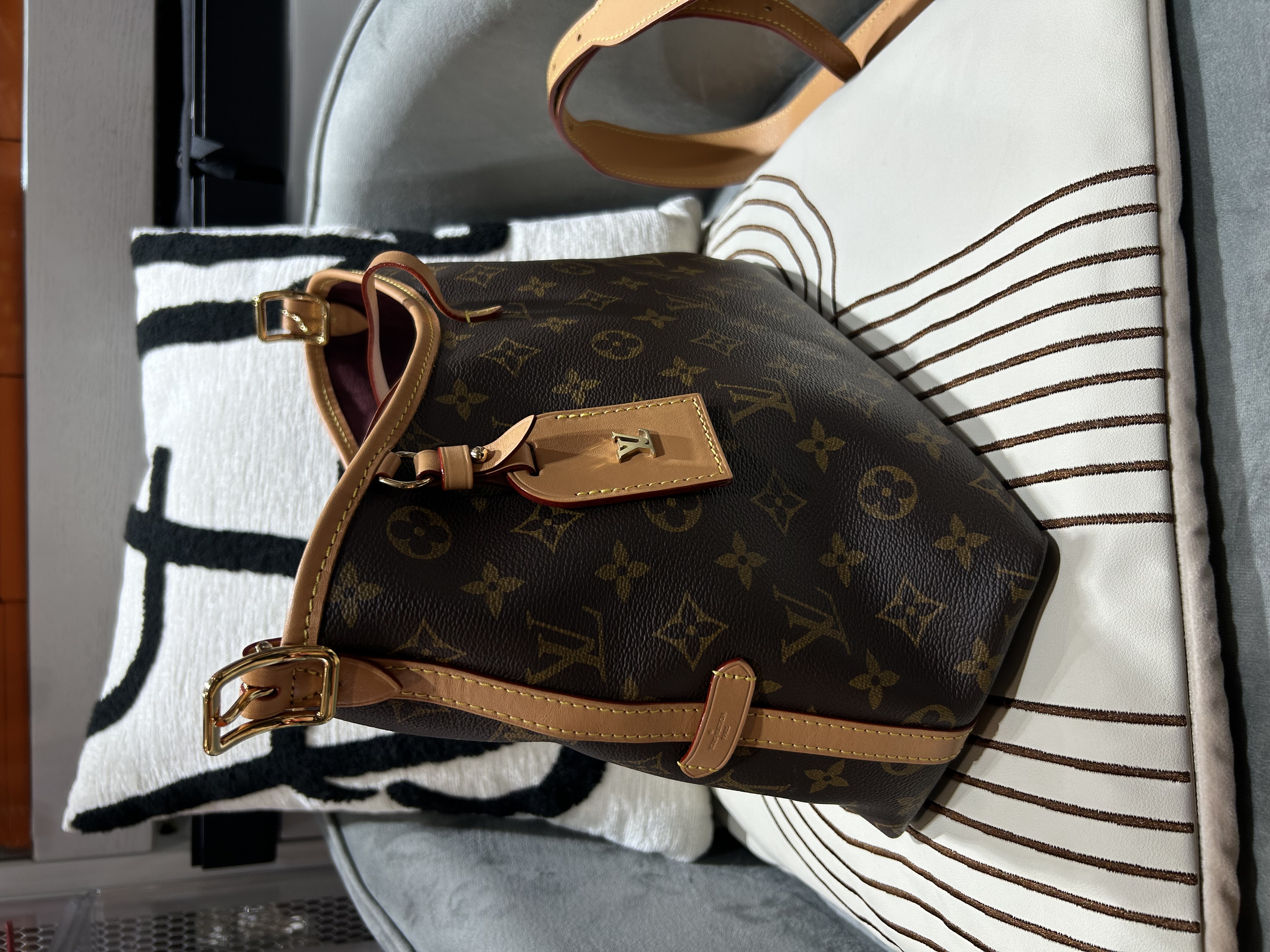 LV Carryall PM Monogram 100%Authentic, 99%New ✅Dust bag