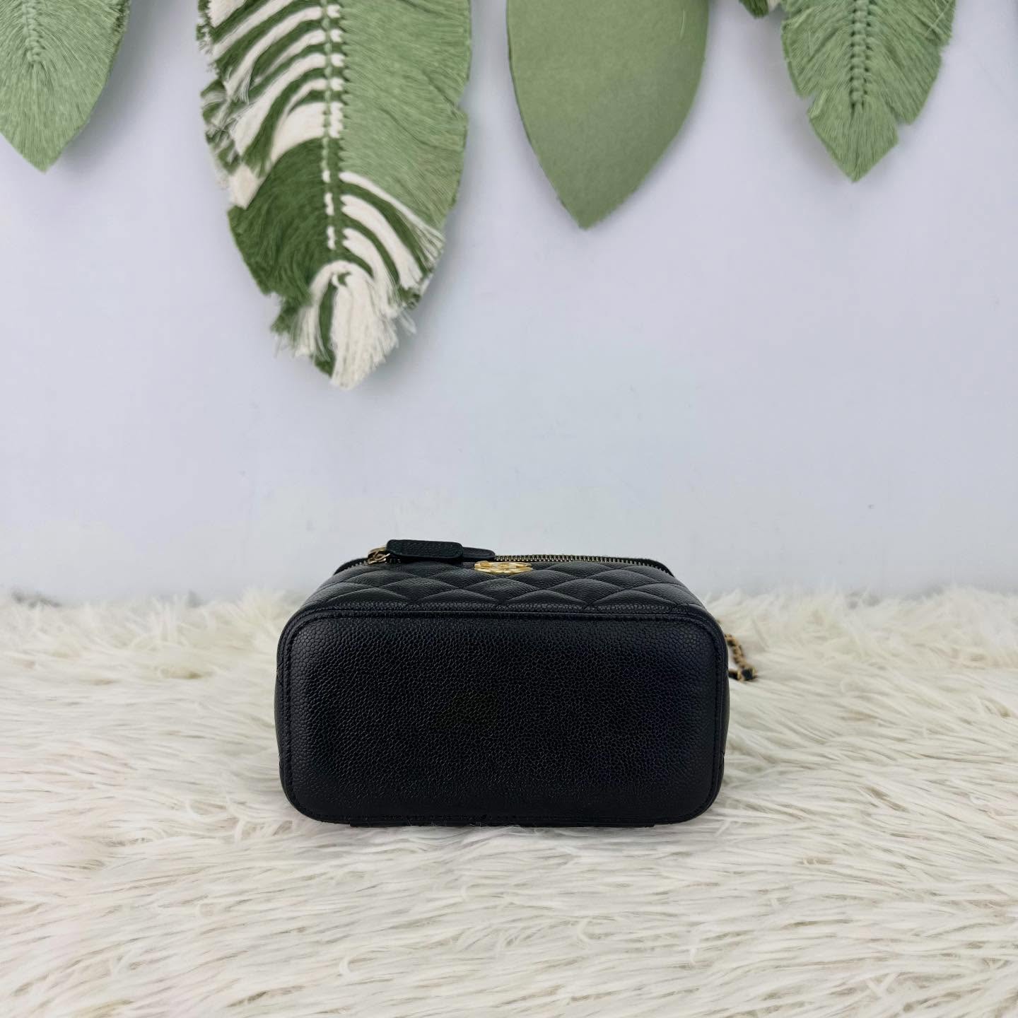 CHANEL 🤍PRE OWNED 22s Handle 字母款黑金荔枝皮 長盒子🖤