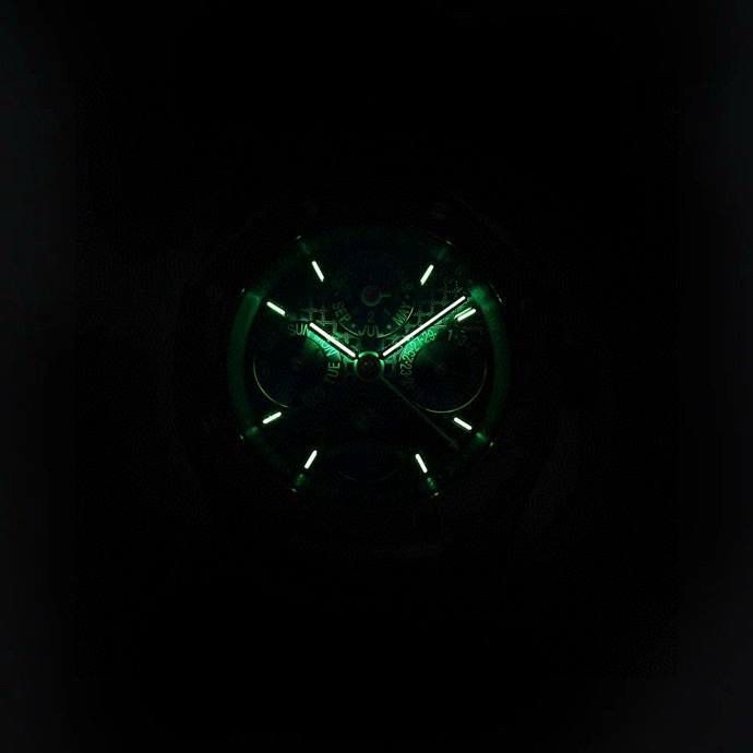 🚀爱彼 皇家橡树系列 ，复杂功能万年历腕表。型号：26574ST.OO.1220ST.01 业内唯一实现原版功能。💯 贵族钟表 爱彼皇家橡树系列万年历腕表，高贵优雅的蓝盘配上冷艳精钢表壳，完美体现爱彼美学设计及复杂功能的极高技术。 表壳采用316L精钢，直径41毫米. 厚度11.4mm。蓝色表盘镌刻“Grande Tapisserie”大格纹装饰，蓝色表盘，立体时标、刻面指针覆盖夜光涂层。三个显示日历功能的副表盘以及月相显示盘对称分布于表盘之上，井然有序地显示出小时、分钟、星期、日期、周历、月份、月相和闰年信息。真正唯一对版。蓝宝石防眩光处理让整体手表更加通透明亮。 搭载9015一比一改装定制还原Calibre 5134自动上链机芯。堪称毕业的产品。 这枚腕表的编号是Ref. 26574ST.OO.1220ST.01