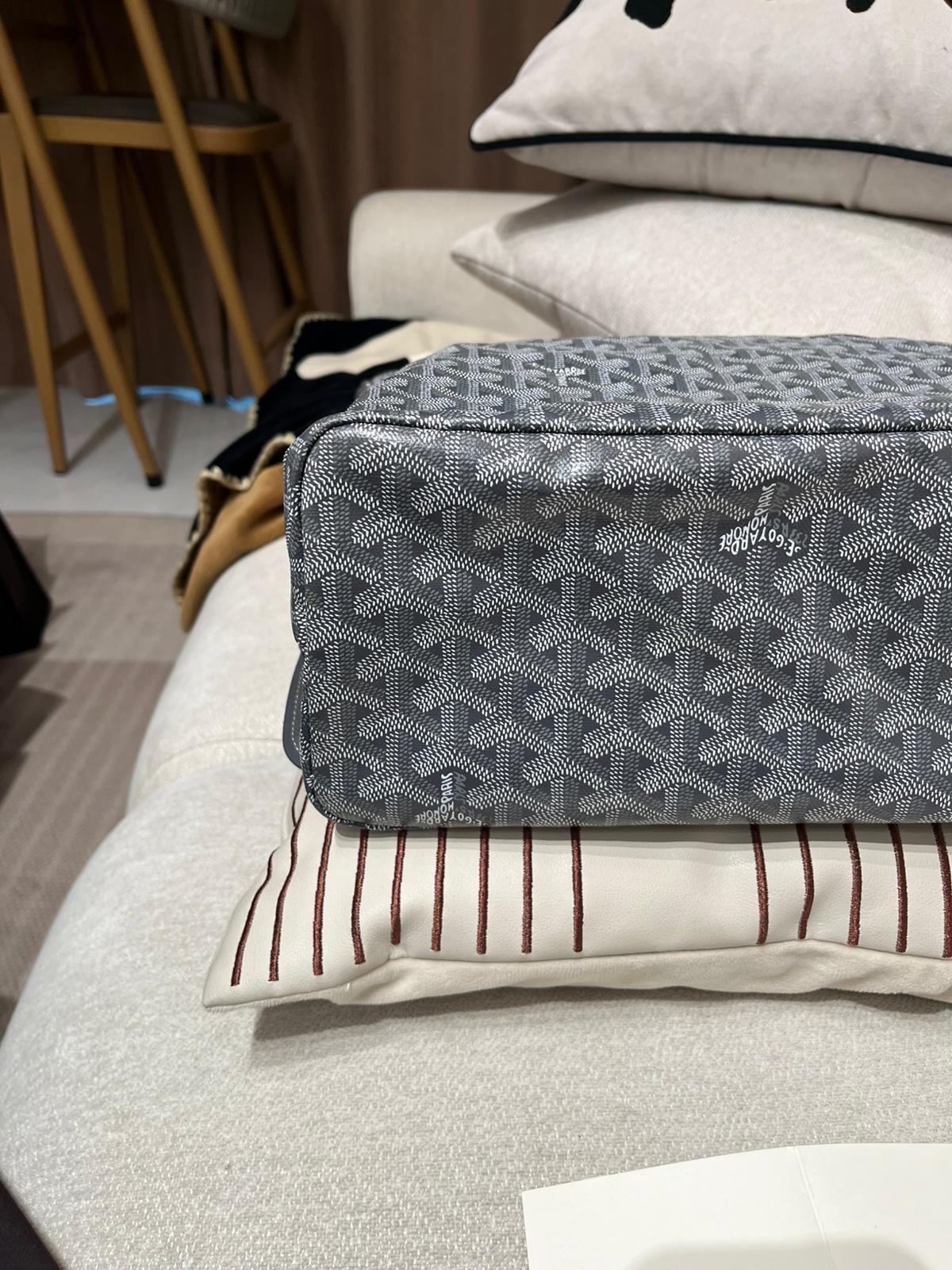 Goyard Hobo Grey 100%Authentic, 98%New ✅25專門店收據✅Dust bag