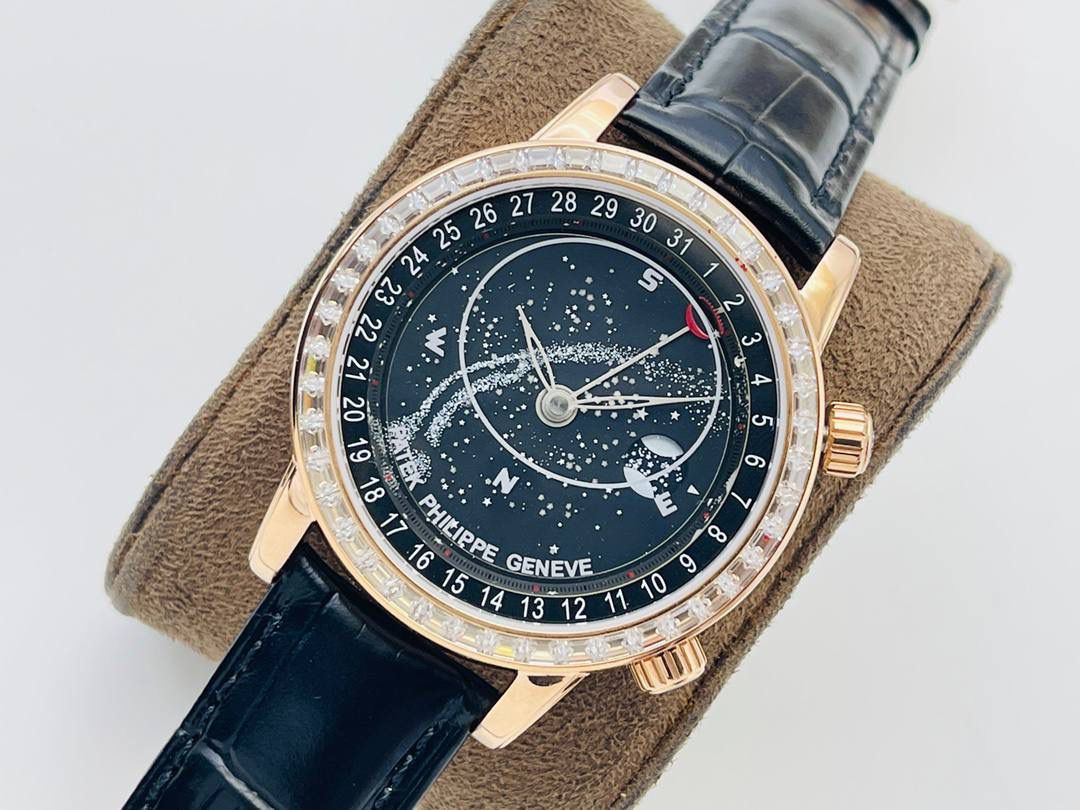 V4升级版 市场最高版本 功能跟正品一样 百达.翡丽星空升级终极版！升级细节： 1⃣️做到了跟正品满天星自动转的功能！ 2⃣️升级日历的排法和正品一样的顺序！ 3⃣️直径42毫米，厚度11毫米！ 4⃣️最大亮点：百达.翡丽星空里的月亮会根据天空上的月亮变化而变化！根据天空上的月圆月缺搬（初一月弯弯初十五月圆）到手表上了！