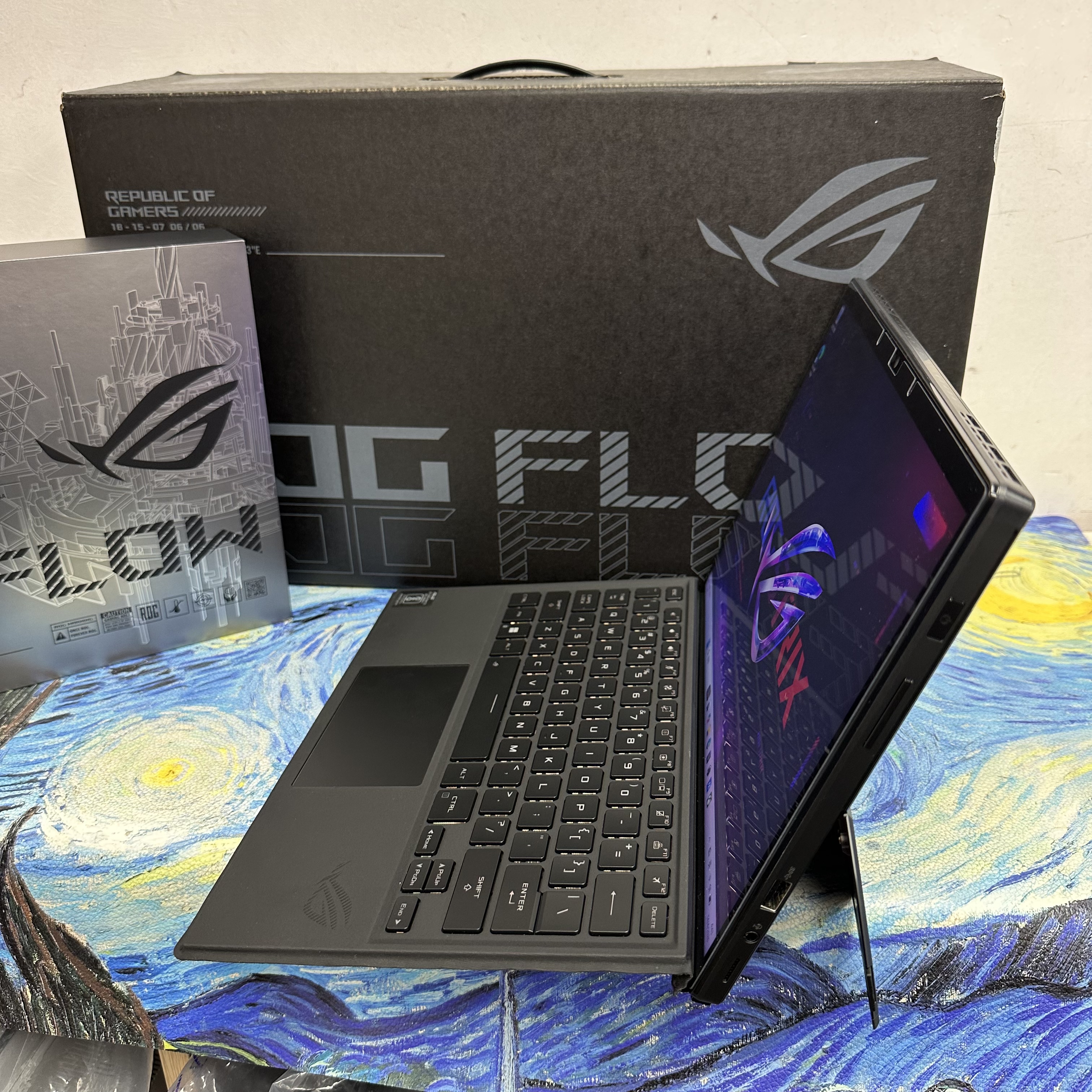 (華碩RTX4060 獨立顯示卡電競平板電腦✨)ASUS ROG Flow 13 GZ301VV /i9-13900H/16GB Ram/1TB SSD/ RTX 4060 獨立顯示卡/方便攜帶外出/Type C充電/ Notebook / Gaming Laptop / Gaming Tablet / 電競平板電腦 / Netflix / Movie /13.4 inches  2.5K Mon / 165Hz / 原廠保養 / 豐澤收據