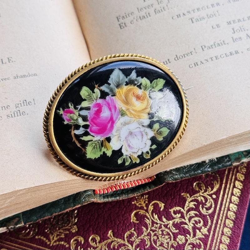 Antique 19th Century German/Czechoslovakian Hand-painted Floral Porcelain Brooch (MW232)