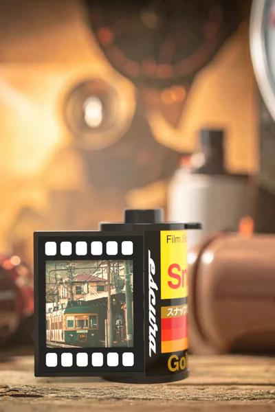 🧲預訂26年1月：Escura SnapRoll 菲林型膠卷底片相機吊飾盲盒（ 原盒6盒 ）