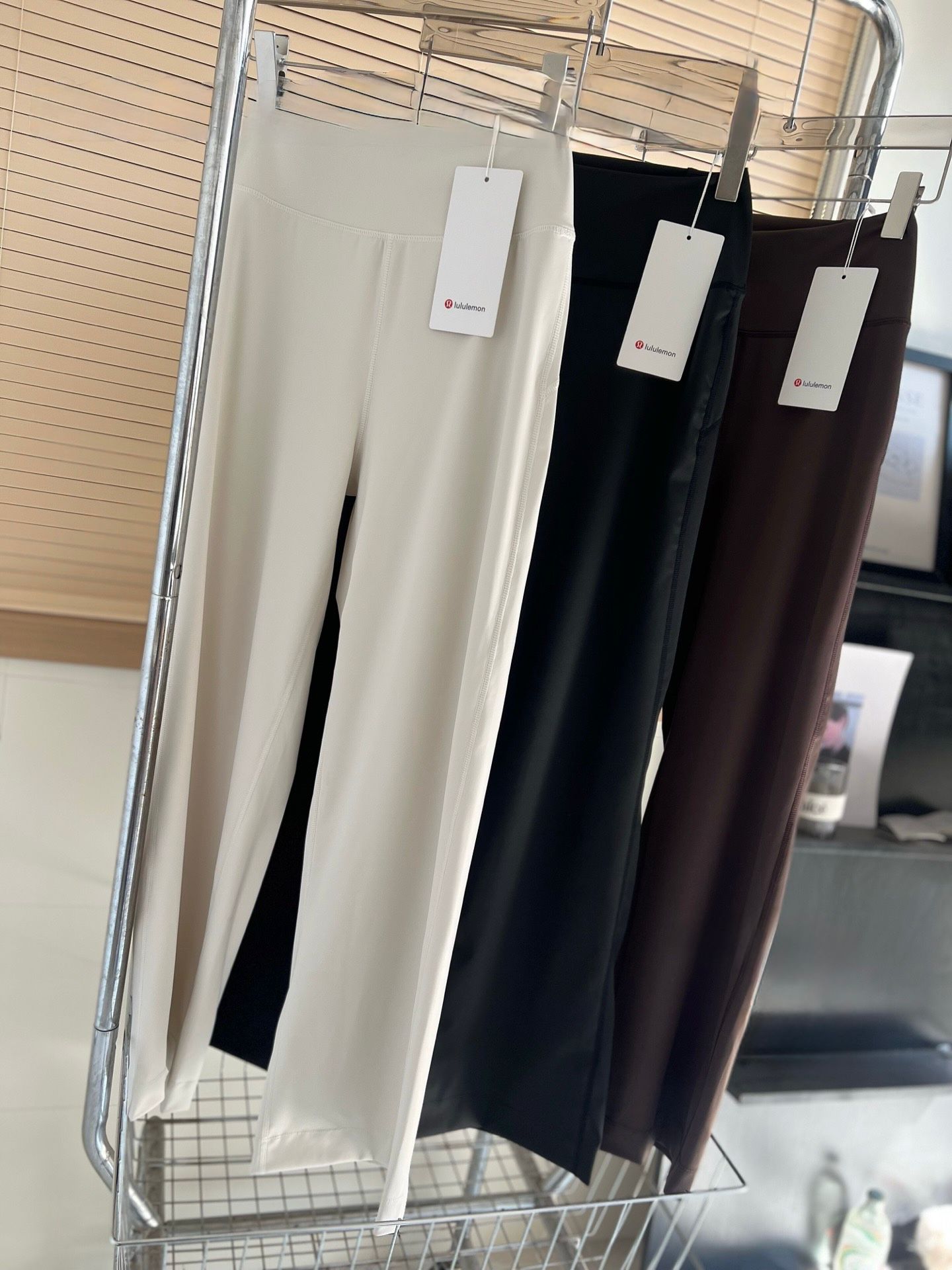 $85條，2條起$75條。lulu口袋瑜伽闊腿褲