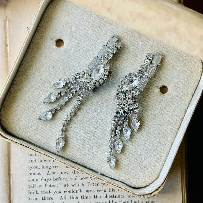 Vintage c.a. 1950s Glamorous Cascade Diamanté Sparkling Clip Earrings (MT2139)