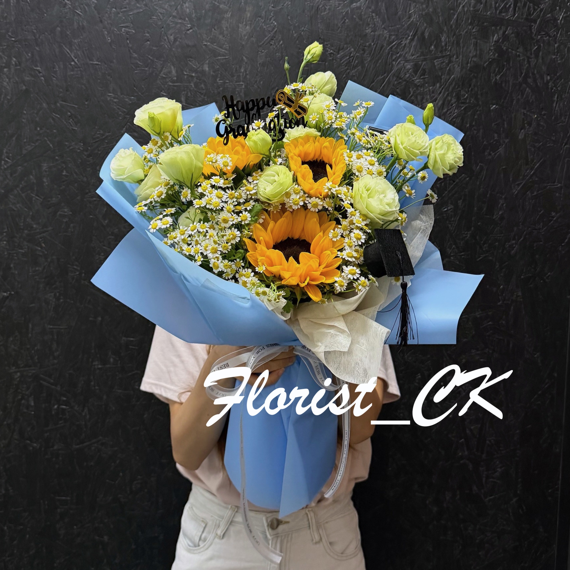 【2026 畢業鮮花推介】Eclat Dawn 天藍花紙款｜向日葵鮮花花束  (預訂款)